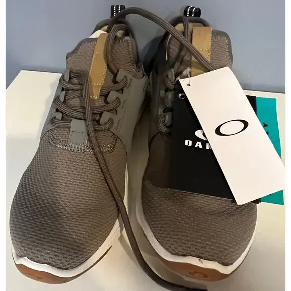 NIB Oakley Dry Men's Shoes - Size 7.5